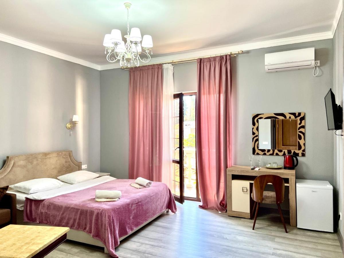 Hotel In Sukhum Suchumi Zewnętrze zdjęcie