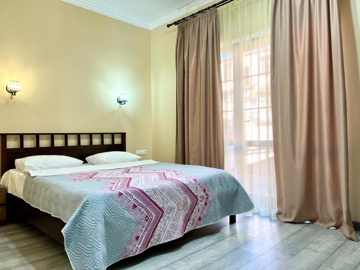 Hotel In Sukhum Suchumi Zewnętrze zdjęcie