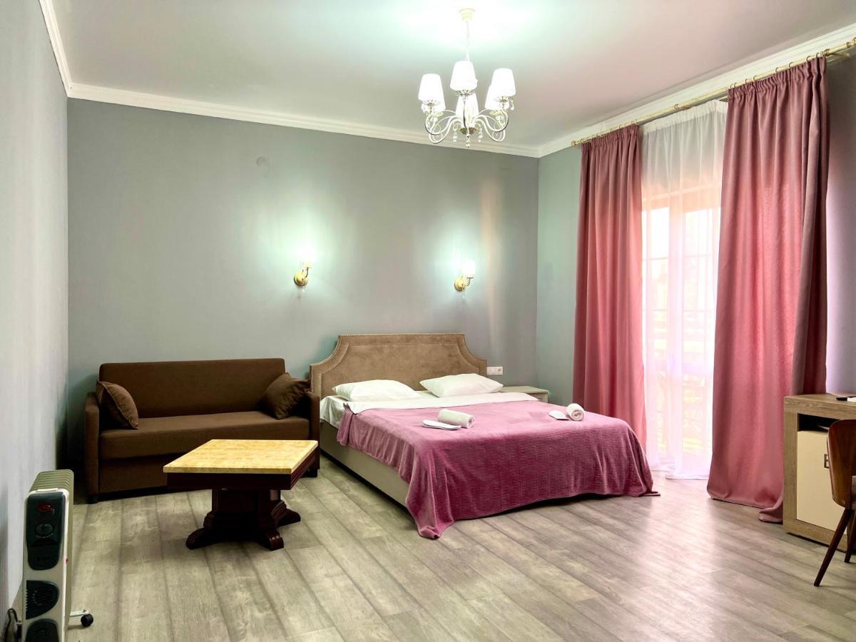 Hotel In Sukhum Suchumi Zewnętrze zdjęcie