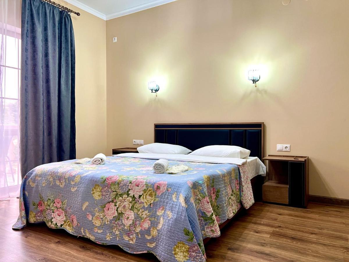 Hotel In Sukhum Suchumi Zewnętrze zdjęcie