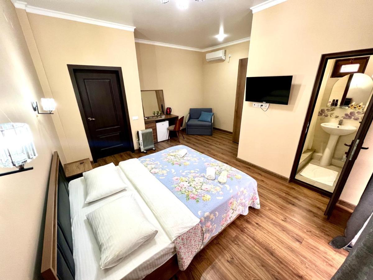 Hotel In Sukhum Suchumi Zewnętrze zdjęcie